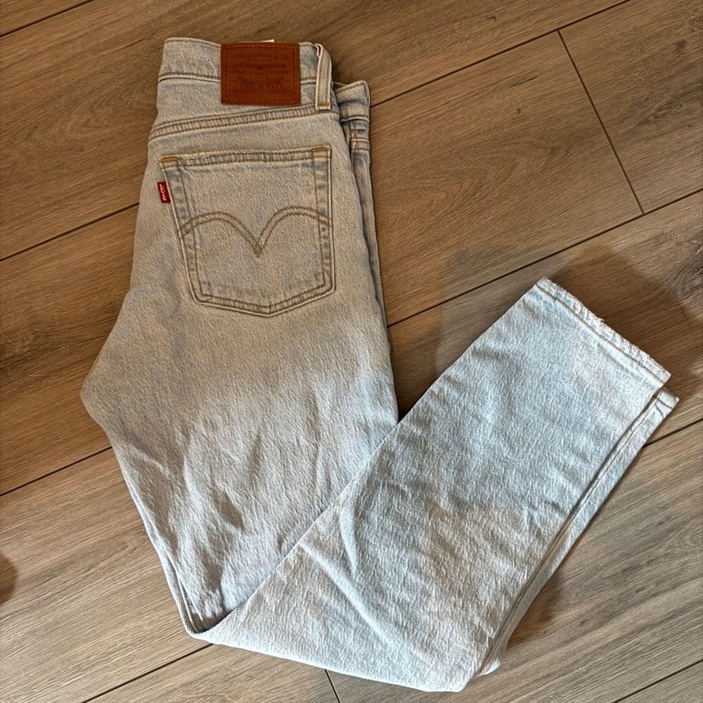 Levi's Women's Wedgie Light Blue High Rise Jeans - Picture 2 of 9